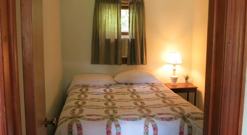 The Austin Inn Lake George Rum bild