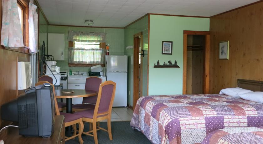 The Austin Inn Lake George Rum bild