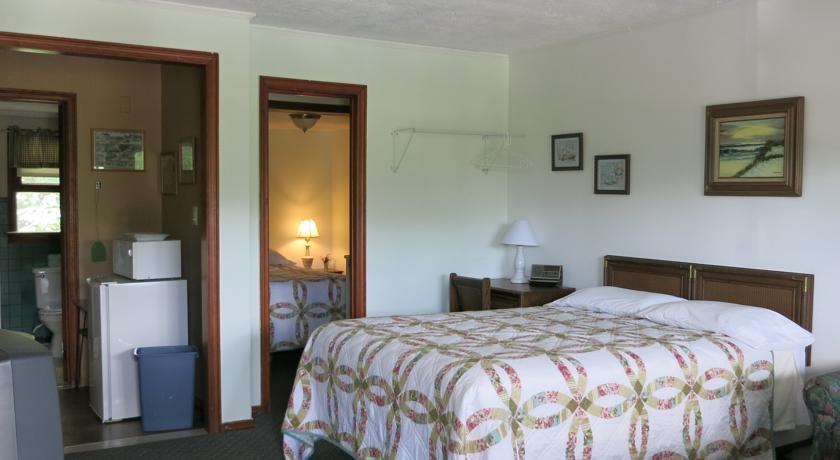 The Austin Inn Lake George Rum bild