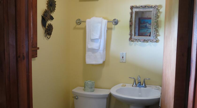The Austin Inn Lake George Rum bild