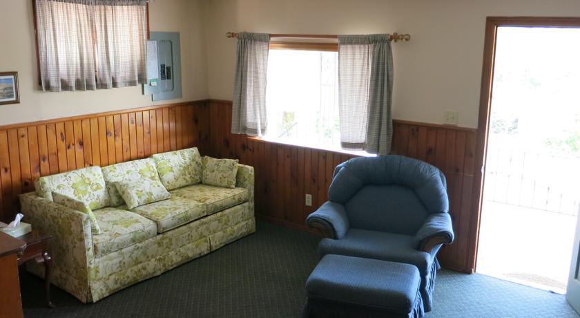 The Austin Inn Lake George Rum bild