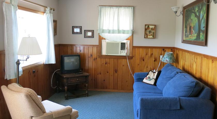 The Austin Inn Lake George Rum bild