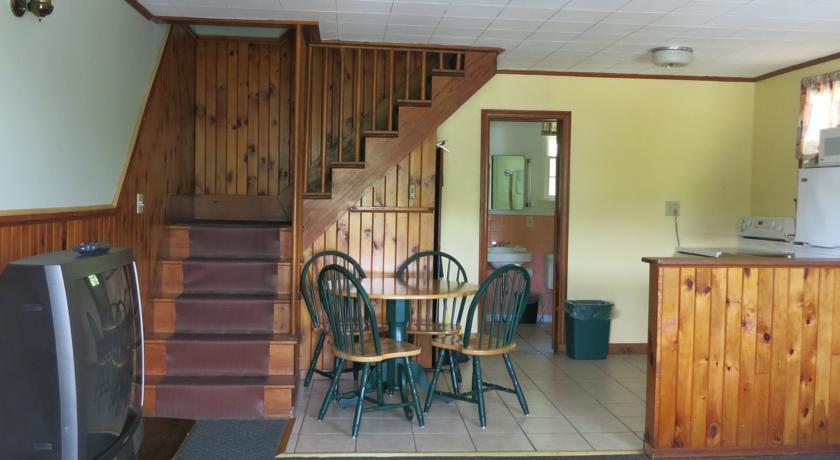 The Austin Inn Lake George Rum bild